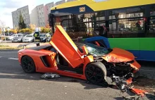 Rozbili luksusowe Lamborghini i uciekli z miejsca wypadku