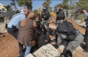 Izraelskie wojsko likwiduje palestyński cmentarz w Yusufija w Jerozolimie.