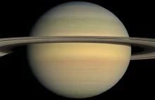 Księżyce Saturna po raz kolejny zaskakują. Jest ich więcej, niż można się...
