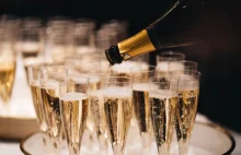Francuski szampan będzie dla Rosjan "winem musującym". Wielka zmiana...