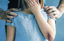 Ratownik molestował dziewczynki na basenie w Opolu? Nadal pracuje z dziećmi