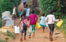 Uganda: Dzieci pracują w kopalniach zamiast się uczyć, bo COVID zamknął szkoły