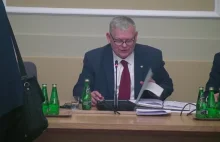 Sejm. Marek Suski zapomniał wyłączyć mikrofon. Nazwał posła "mendą"