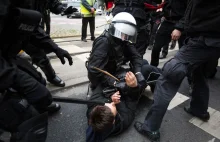 Policjanci, którzy bili pałkami uczestników marszu w stolicy pozostają bezkarni