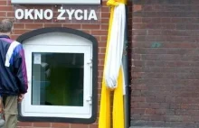 20-latek znaleziony w oknie życia. Mężczyzna był pijany