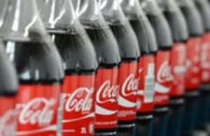 Coca-Cola oskarżona o finansowanie Kolumbijskich szwadronów śmierci.