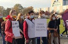 Demonstracja w Berlinie. Partia Razem pod Bundestagiem.