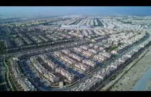 DUBAJ - widok z drona na jedną z dzielnic z budownictwem jednorodzinnym