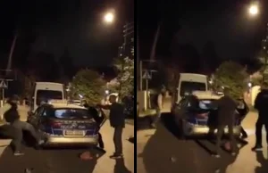 [Film] Rzucił w policjanta śmietnikiem i skopał radiowóz w Łasku. Zobacz...