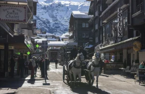 Szwajcarska policja aresztowała restauratorów nie sprawdzajacych Covid pass