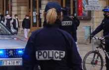 Atak nożownika w Cannes. Ranny policjant, prawdopodobne podłoże terrorystyczne.