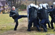 Policja ćwiczy akcje poszukiwań osób zaginionych...