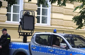 Policja kupiła urządzenie do akustycznego rozganiania protestujących....