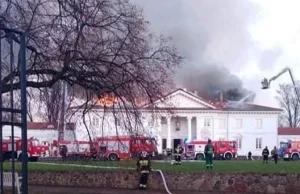 Płonie zabytkowy pałac w Korczewie.