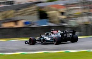 Lewis Hamilton wygrywa kwalifikacje do sprintu na Interlagos