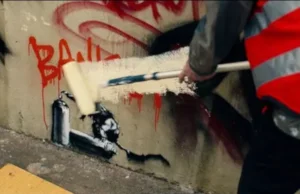 Christopher Walken zamalował oryginalny mural Banksy'ego warty miliony