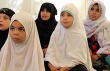 Talibowie: 75 proc. afgańskich uczennic powróciło do szkół, wznawiając naukę