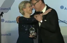 Ursula von den Leyen dała nagrodę Distinguished Leadership 2021 szefowi Pfizera