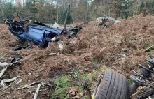 Zachodniopomorskie. Roztrzaskane na drzewie bmw. 25-letni kierowca przeżył