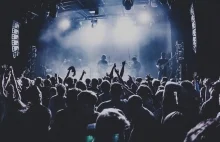 Wokalistka Brass Against oddała mocz na fana podczas koncertu