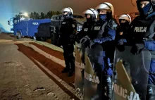 Sytuacja na granicy z Białorusią. Podlaska policja: umundurowane osoby...