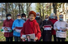 Rosyjskie babuszki z klubu seniora palą fotografie Andrzeja Dudy