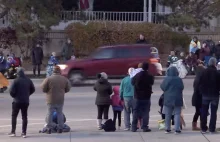 Wisconsin - kierowca SUVa wjechał w tłum ludzi podczas kiermaszu świątecznego.