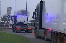 Policja w Belgii łapie tirowców, używając policyjnego ciągnika siodłowego