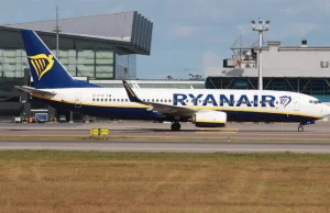 Awanturowali się na pokładzie samolotu Ryanair z Oslo. Rozdzielili ich...