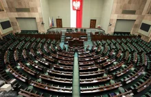 Sejm zatrudnia redaktorów na umowach o dzieło. Za 20 zł brutto.