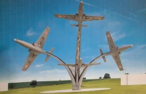 Czy samoloty Iskra wylądują na rondzie warszawskim?