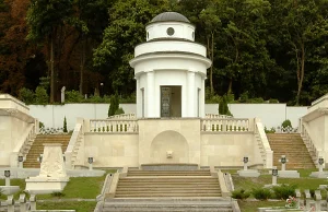 „Za Stepana Banderę” na Cmentarzu Orląt Lwowskich. Policja zatrzymała...
