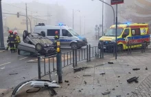 Łódź: Auto dachowało w centrum miasta. Kierowca był pijany