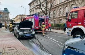 Chciała pomóc. Spłonął jej samochód...