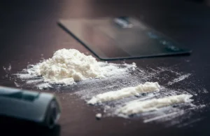 Zażywanie kokainy powoduje, że komórki mózgowe dosłownie "zjadają się"