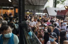 Hongkong: Omikron rozprzestrzenił się między w pełni zaszczepionym osobami