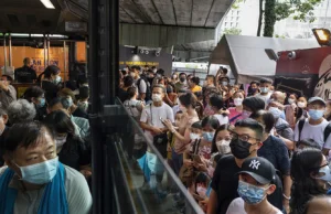 Hongkong: Omikron rozprzestrzenił się między w pełni zaszczepionym osobami