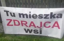 Rolnik z AgroUnii usłyszy wyrok za transparent „Tu mieszka zdrajca...