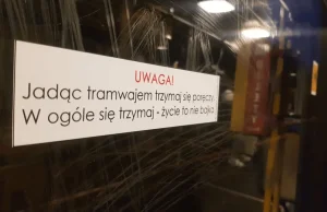 Wlepki na szybach łódzkich tramwajów. Akcja godna pochwały czy chuliganka?