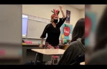 Nauczycielka zwolniona z pracy za "wyśmiewanie" Indian [Cringe w spód]