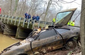 Auto w rzece, w nim portfel i ludzkie kości. Zagadka sprzed 45 lat rozwiązana.