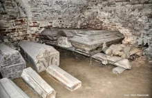 Krypty w podziemiach kościoła w Węgrowie. Trumny i mumie ok 60 zakonników...