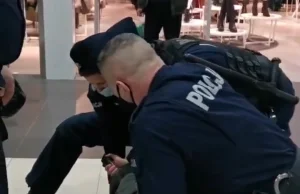 Interwencja policji związana z nakazem noszenia maseczek w Galerii Ostrowiec
