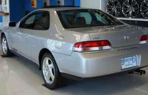 Honda Prelude w stanie "igła". Ktoś musiał ją trzymać pod kocem