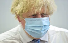 Rząd Borisa Johnsona przeforsował przepustki covidowe