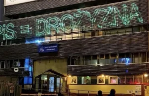 Na siedzibie PiS na Nowogrodzkiej pojawił się napis "PiS = drożyzna"