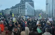 Protest w Londynie przeciwko obostrzeniom i zmuszaniu do szczepień