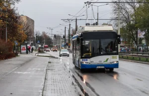 Spoliczkowała starszą kobietę w trolejbusie za uwagi o brak maseczki