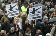"Już wystarczy". Protest przeciw paszportom covidowym w Brukseli
