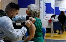 Pierwszy kraj zatwierdził czwartą dawkę szczepionki przeciw COVID-19
